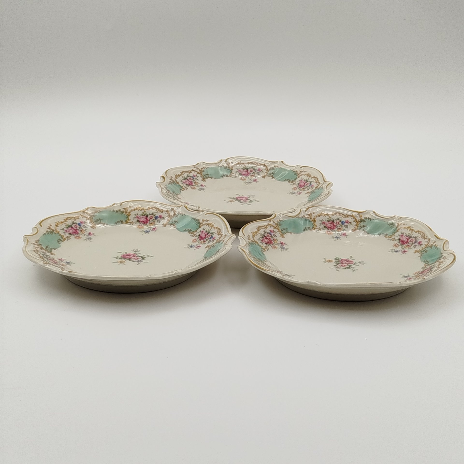 Набор из 3 розеток с фигурным бортом и цветочным декором, фарфор, деколь, Hutschenreuther (Хутченройтер), Германия, 1928-1943 гг.