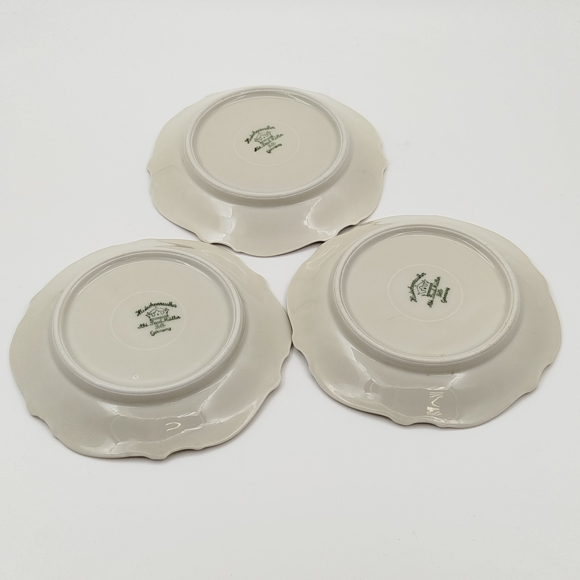 Набор из 3 розеток с фигурным бортом и цветочным декором, фарфор, деколь, Hutschenreuther (Хутченройтер), Германия, 1928-1943 гг.