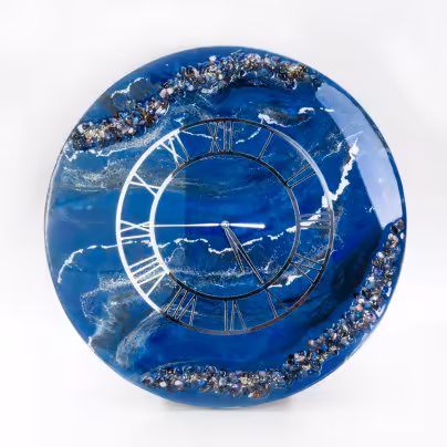 Часы настенные "Лазурь", авторская ручная работа в технике Resin Art, Глянцевое 3D покрытие, натуральный камень, металл, Россия, 2021 г.