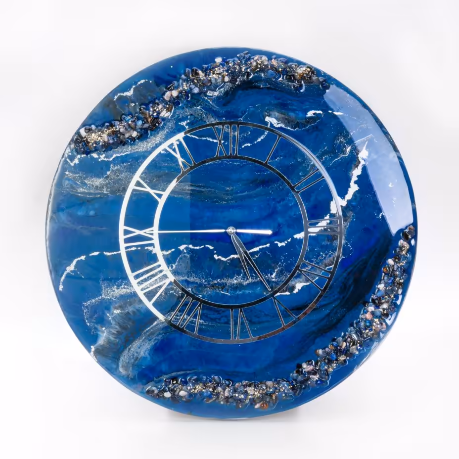 Часы настенные "Лазурь", авторская ручная работа в технике Resin Art, Глянцевое 3D покрытие, натуральный камень, металл, Россия, 2021 г.