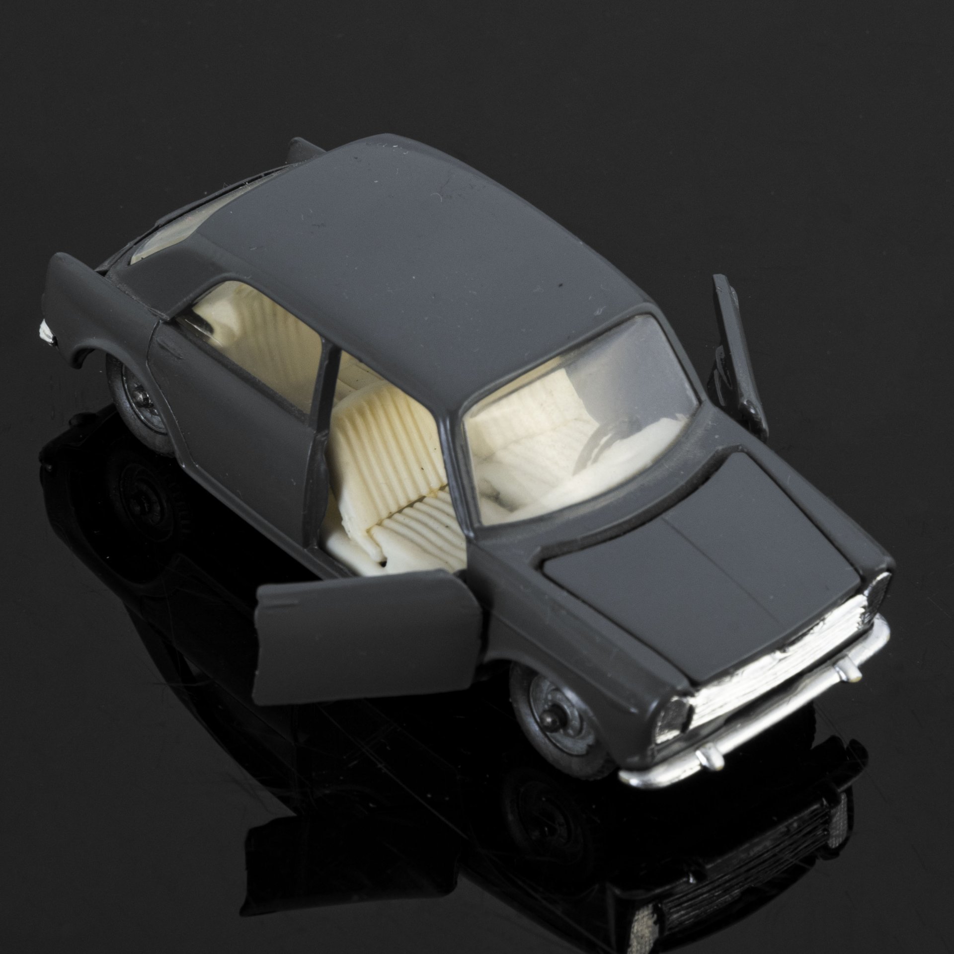 Масштабная модель автомобиля "Innokenti Morris IM3" 1:43