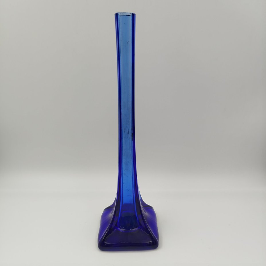 Ваза формы "Берц" синего цвета, стекло, выдувание, СССР, 1930-1970 гг.