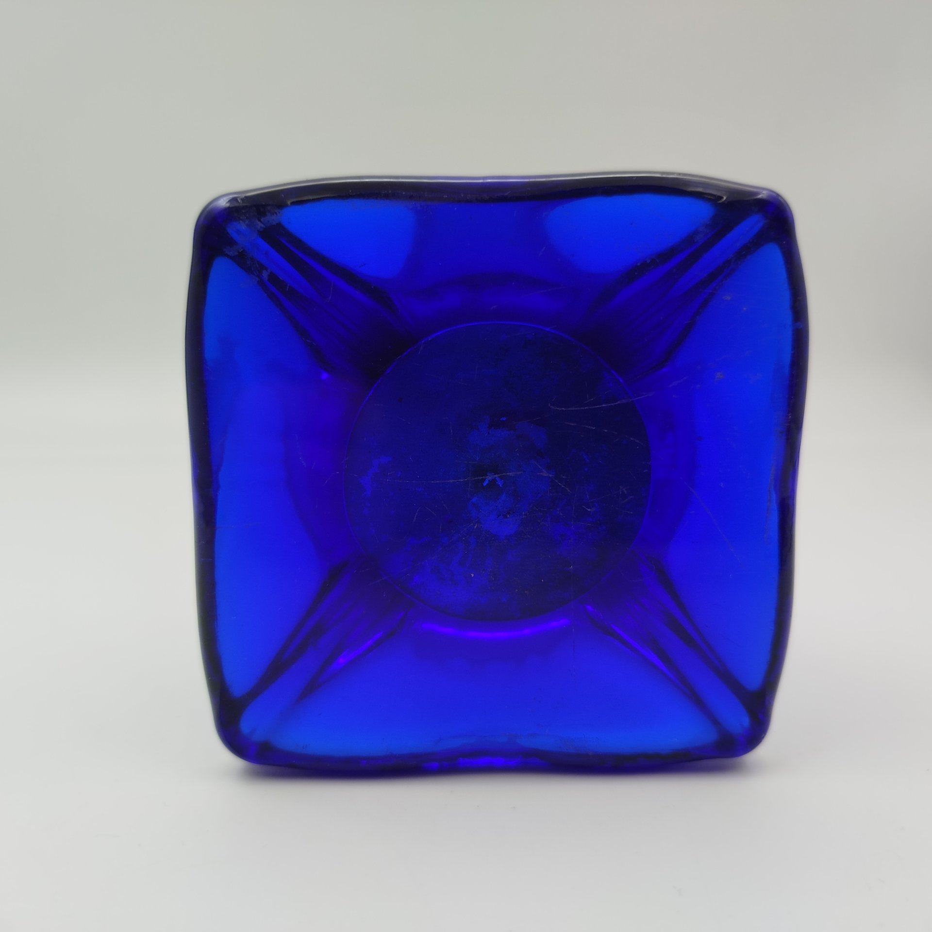 Ваза формы "Берц" синего цвета, стекло, выдувание, СССР, 1930-1970 гг.