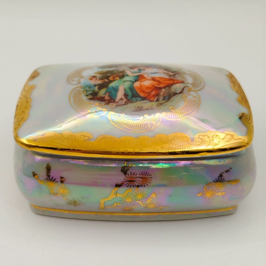 Шкатулка миниатюрная прямоугольной формы "Мадонна", фарфор, люстр, деколь, золочение, Oscar Schlegelmilch, ГДР, 1953-1972 гг.