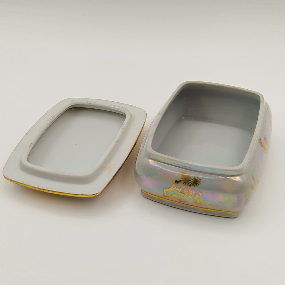 Шкатулка миниатюрная прямоугольной формы "Мадонна", фарфор, люстр, деколь, золочение, Oscar Schlegelmilch, ГДР, 1953-1972 гг.