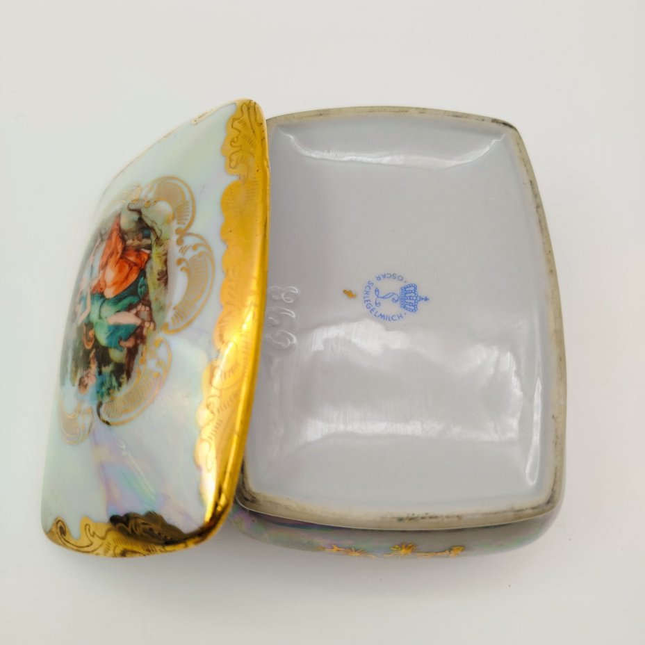 Шкатулка миниатюрная прямоугольной формы "Мадонна", фарфор, люстр, деколь, золочение, Oscar Schlegelmilch, ГДР, 1953-1972 гг.