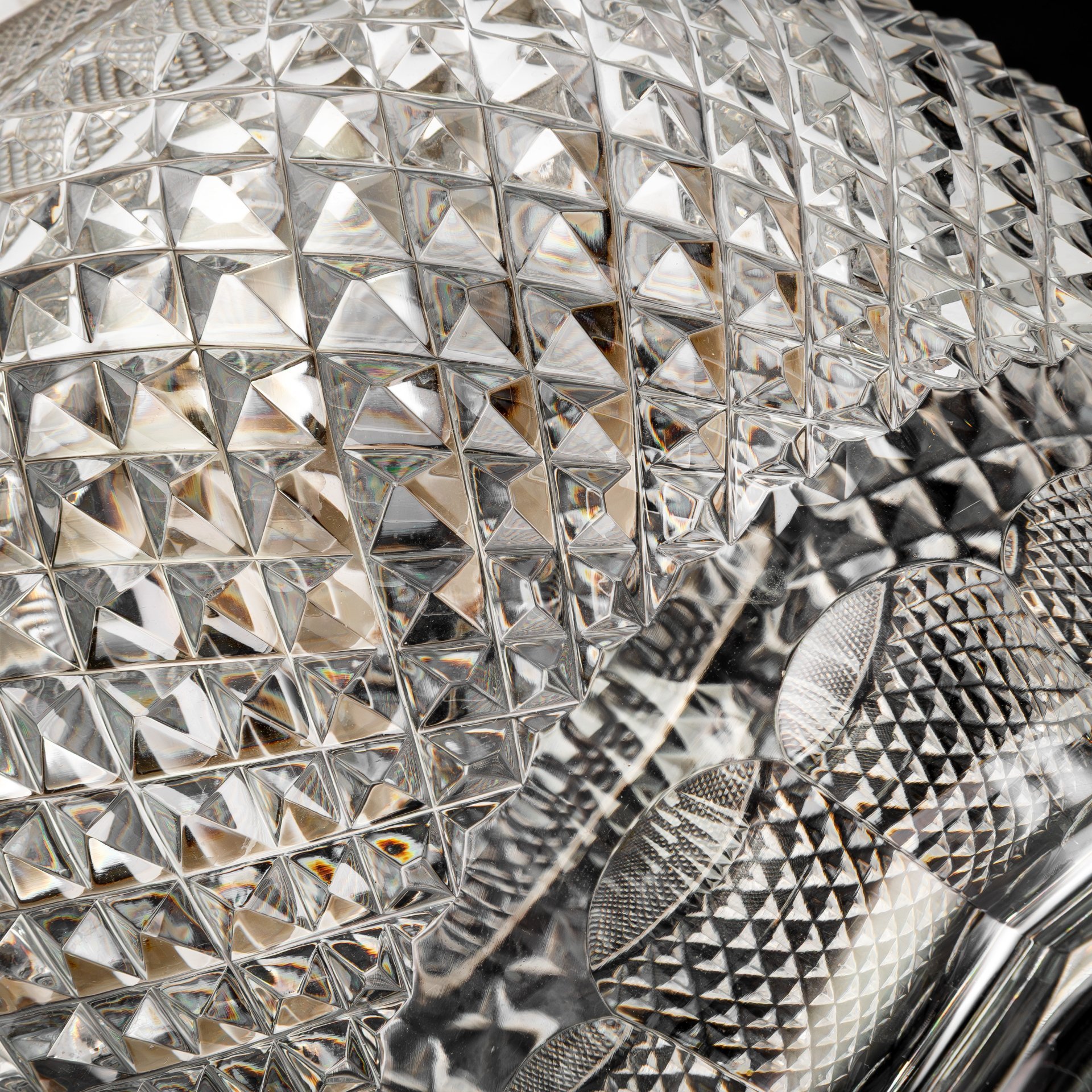 Графин для прохладительных напитков с колбой для льда внутри, с геометрическим декором, хрусталь, алмазная грань, сплав металлов, Западная Европа, 1950-1970 гг.