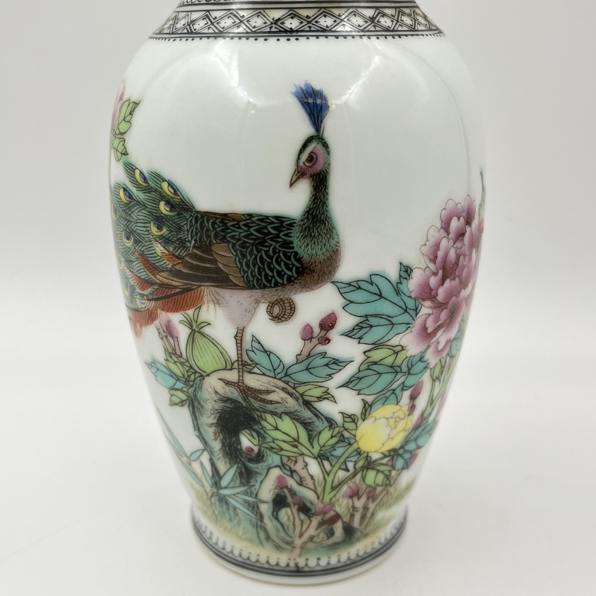 Ваза миниатюрная "Павлин и пионы"