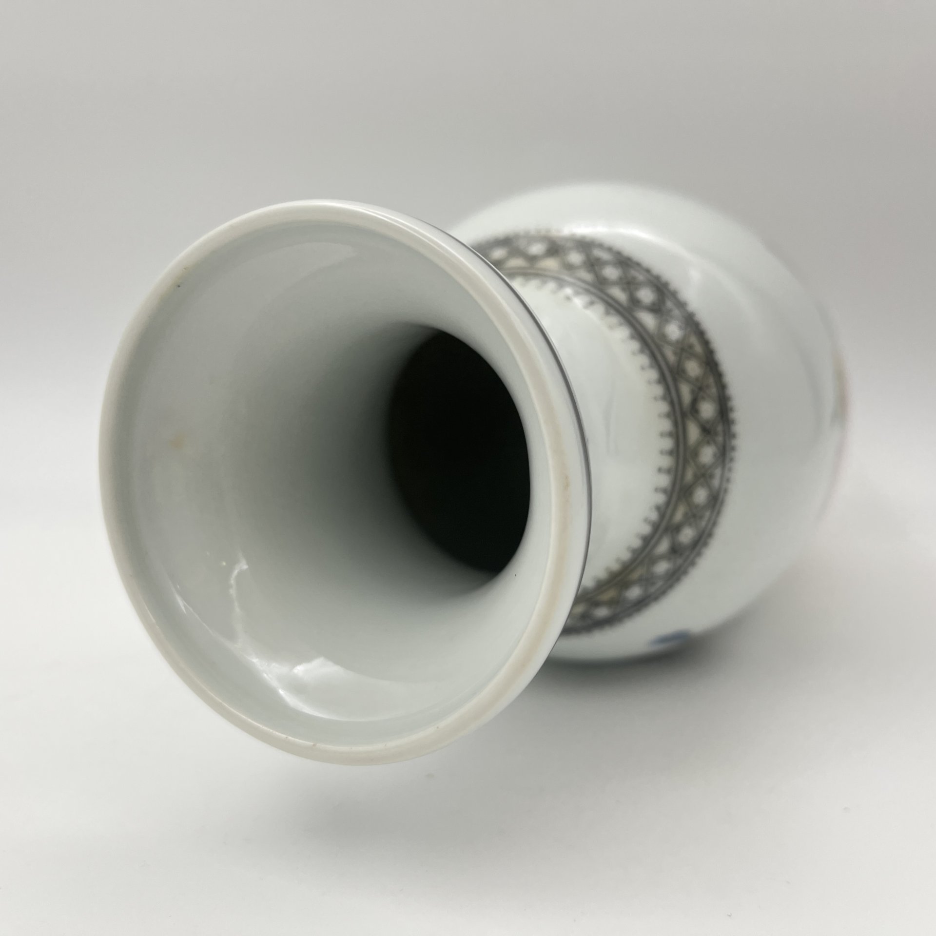 Ваза миниатюрная "Павлин и пионы"