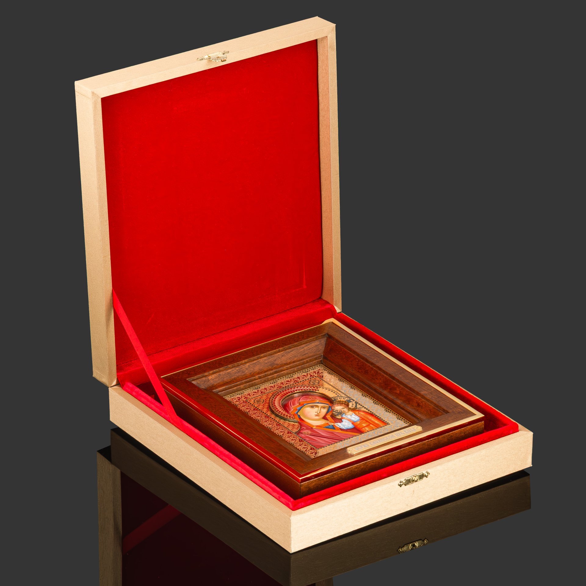 Икона "Казанской Божией Матери, латунь, золочение, серебрение, никелирование; дерево, левкас, темпера; в подарочном деревянном футляре с бархатным ложементом, Российская Федерация, 2018 г.