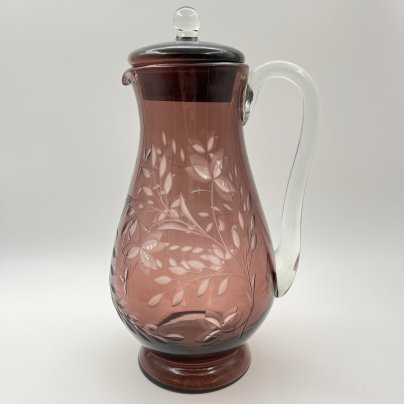 Кувшин с крышкой и растительным декором (с трещиной)