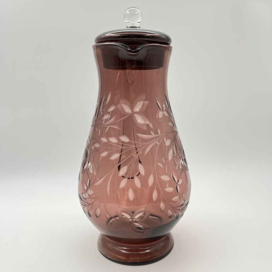 Кувшин с крышкой и растительным декором (с трещиной)