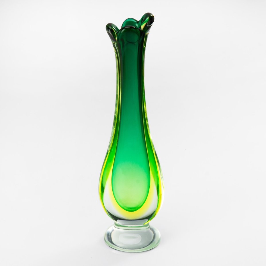 Ваза насыщенного изумрудного цвета Vitreria Artistica Oball , Murano, стекло, в технике Sommerso, Италия, 1950-1960 гг.