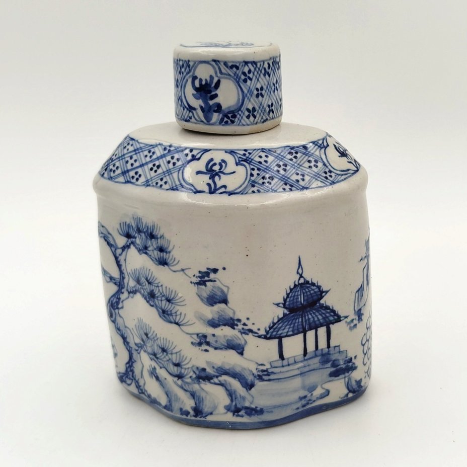 Флакон фигурный с пейзажным декором, фаянс, роспись, Азия, 1970-1990 гг.