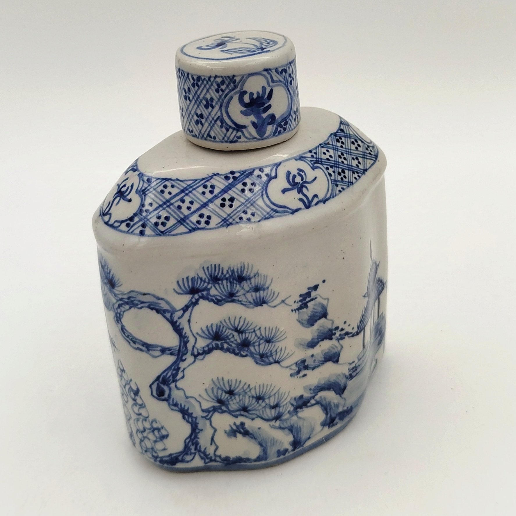 Флакон фигурный с пейзажным декором, фаянс, роспись, Азия, 1970-1990 гг.