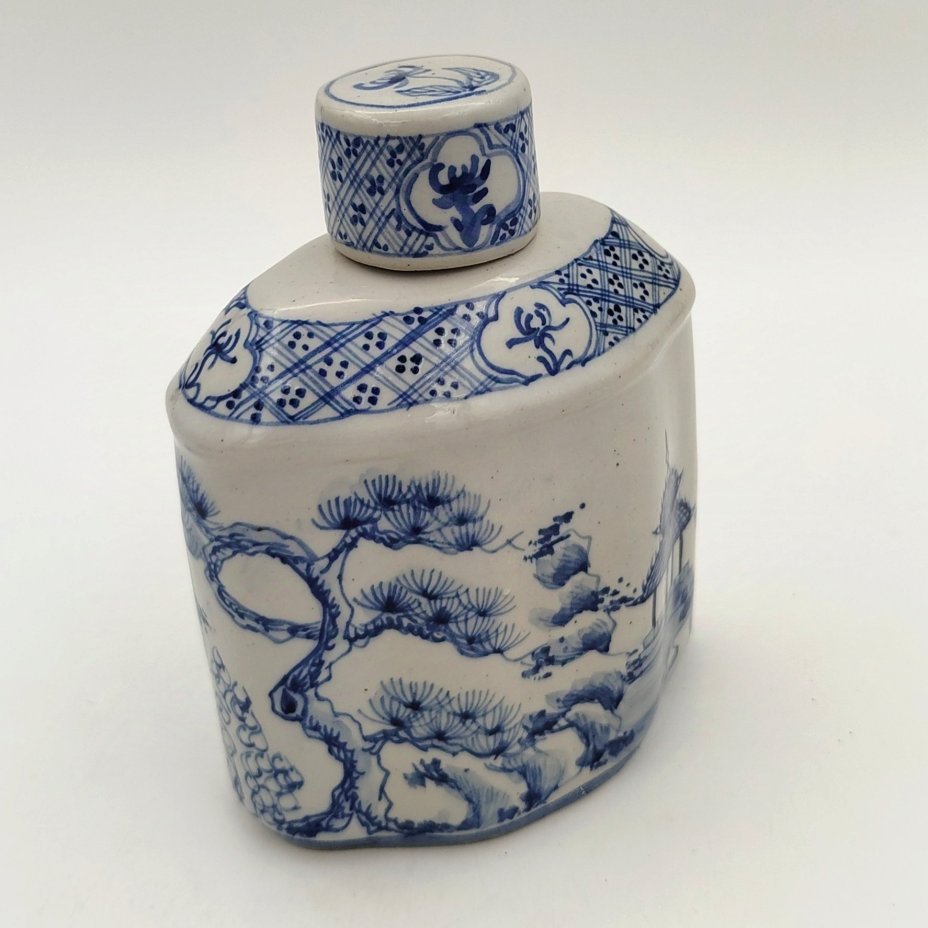 Флакон фигурный с пейзажным декором, фаянс, роспись, Азия, 1970-1990 гг.