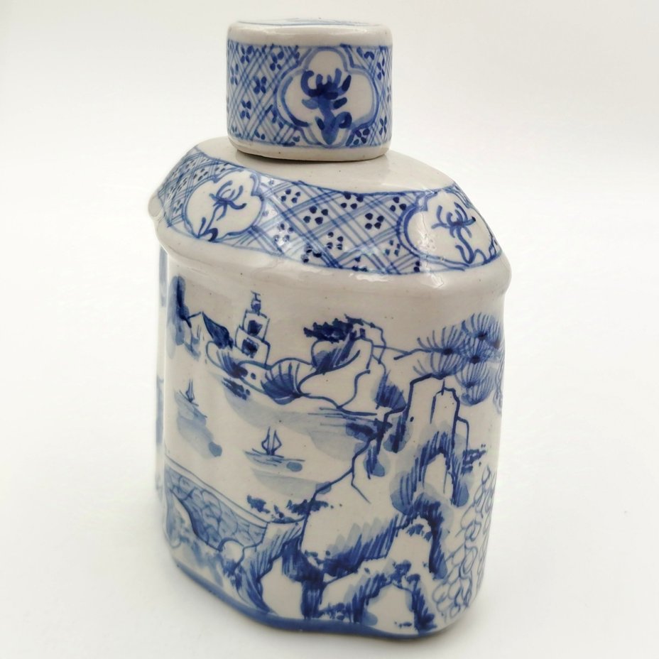 Флакон фигурный с пейзажным декором, фаянс, роспись, Азия, 1970-1990 гг.