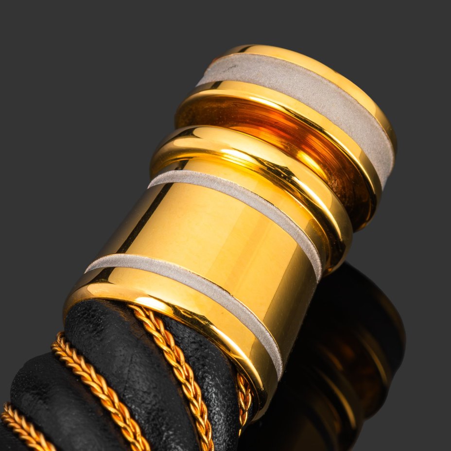 Кортик "65 лет Победы", сталь, латунь, дерево, кожа, золочение; в деревянном подарочном коробе с бархатным ложементом, Российская Федерация, 2010 г.