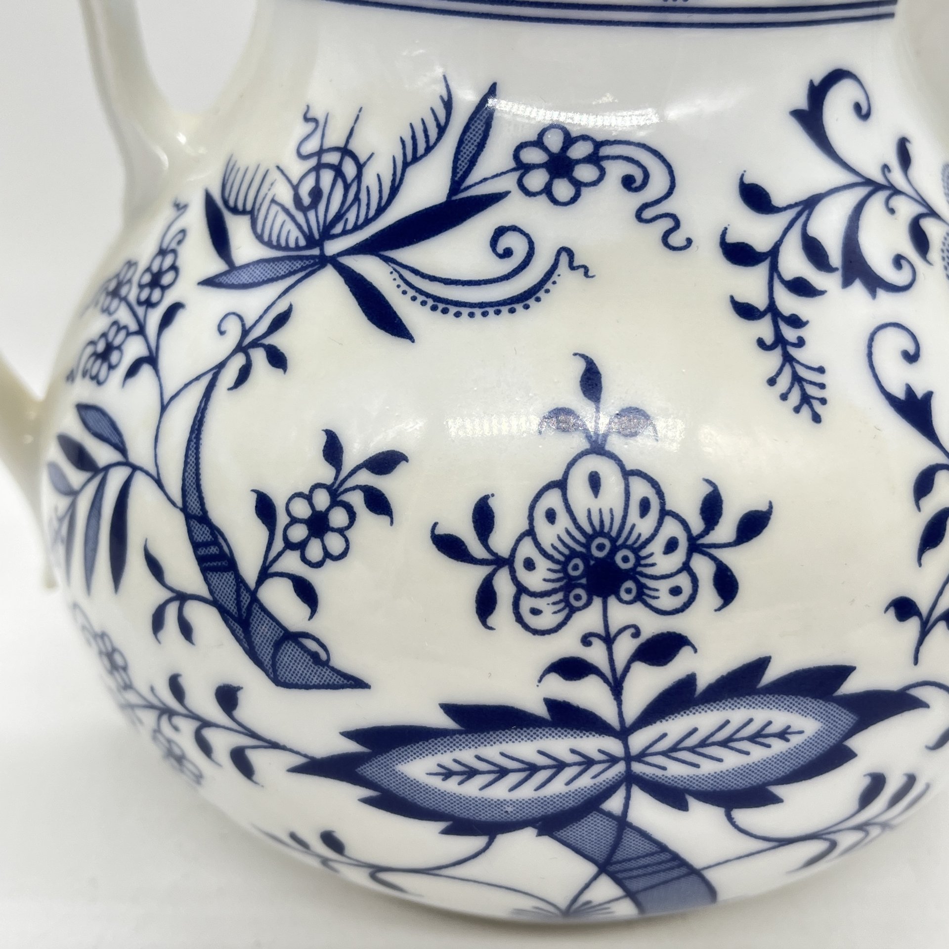 Чайник заварочный с луковым узором, фарфор, деколь, Bohemia (Neurohlau), Чехословакия, 1960-1990 гг.