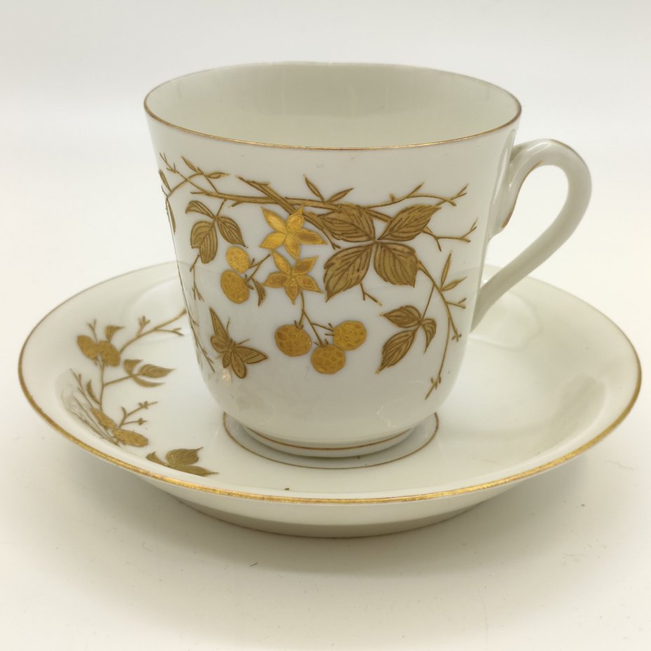 Пара чайная с ягодным декором, фарфор, эмалевая роспись, золочение, Западная Европа, 1890-1920 гг.