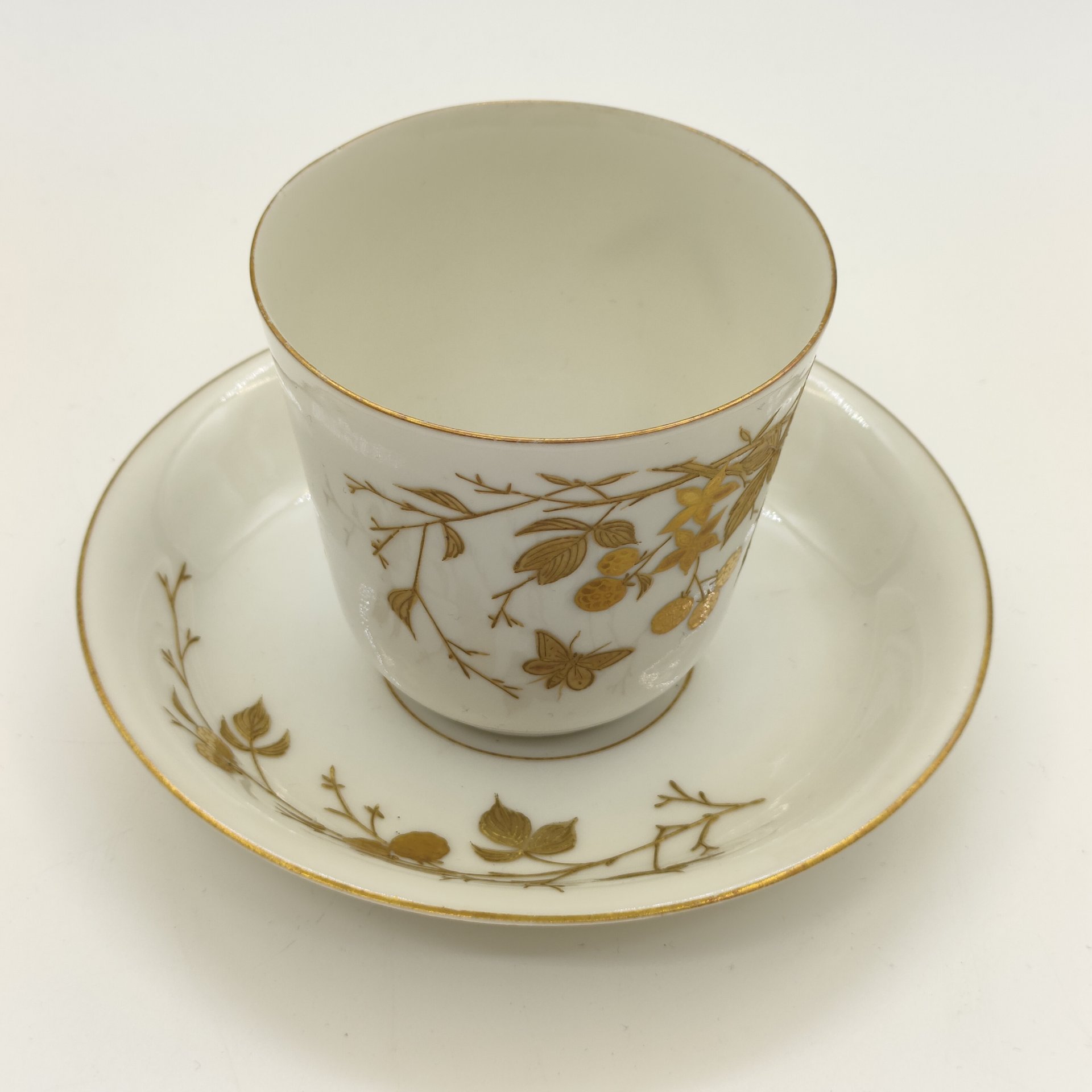 Пара чайная с ягодным декором, фарфор, эмалевая роспись, золочение, Западная Европа, 1890-1920 гг.