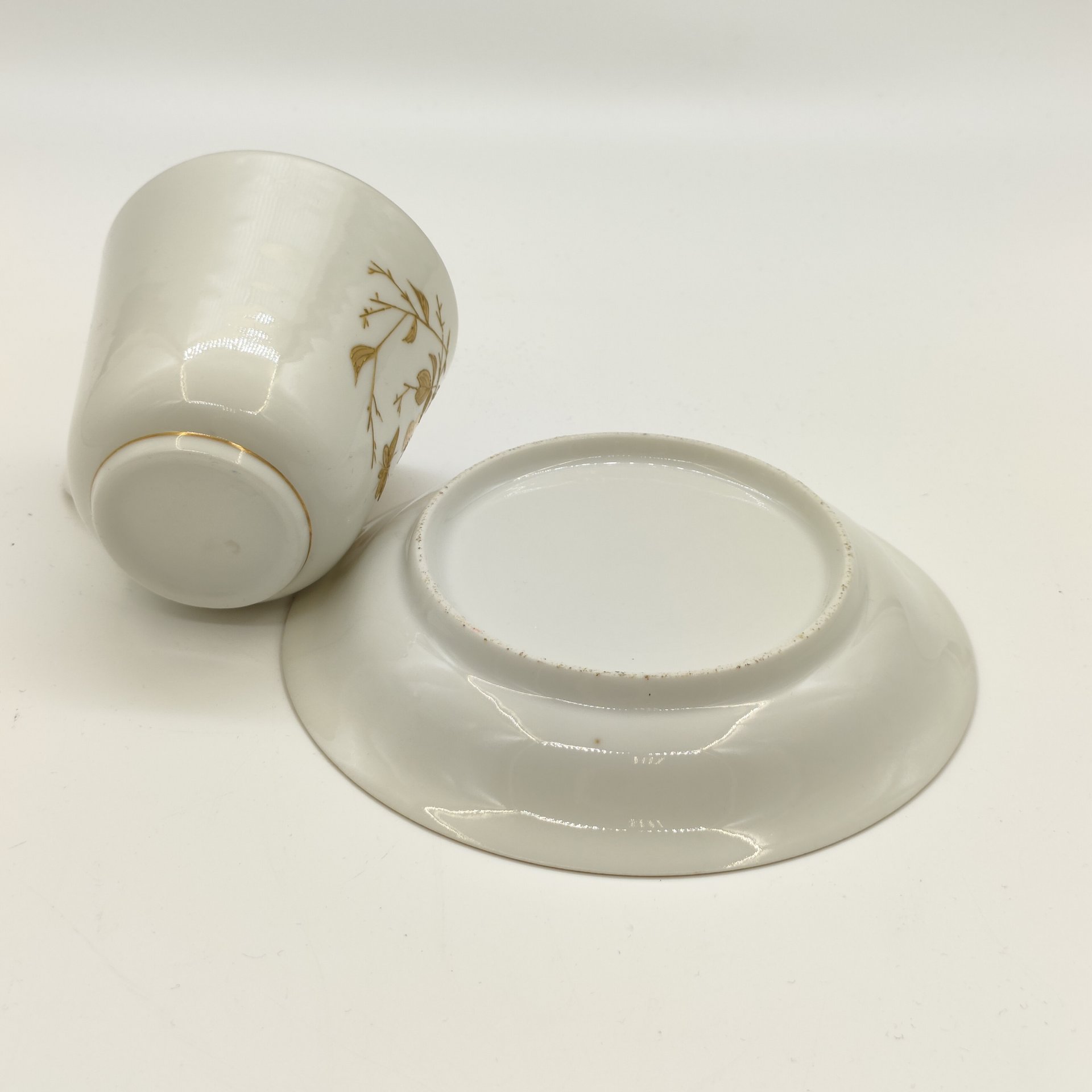 Пара чайная с ягодным декором, фарфор, эмалевая роспись, золочение, Западная Европа, 1890-1920 гг.