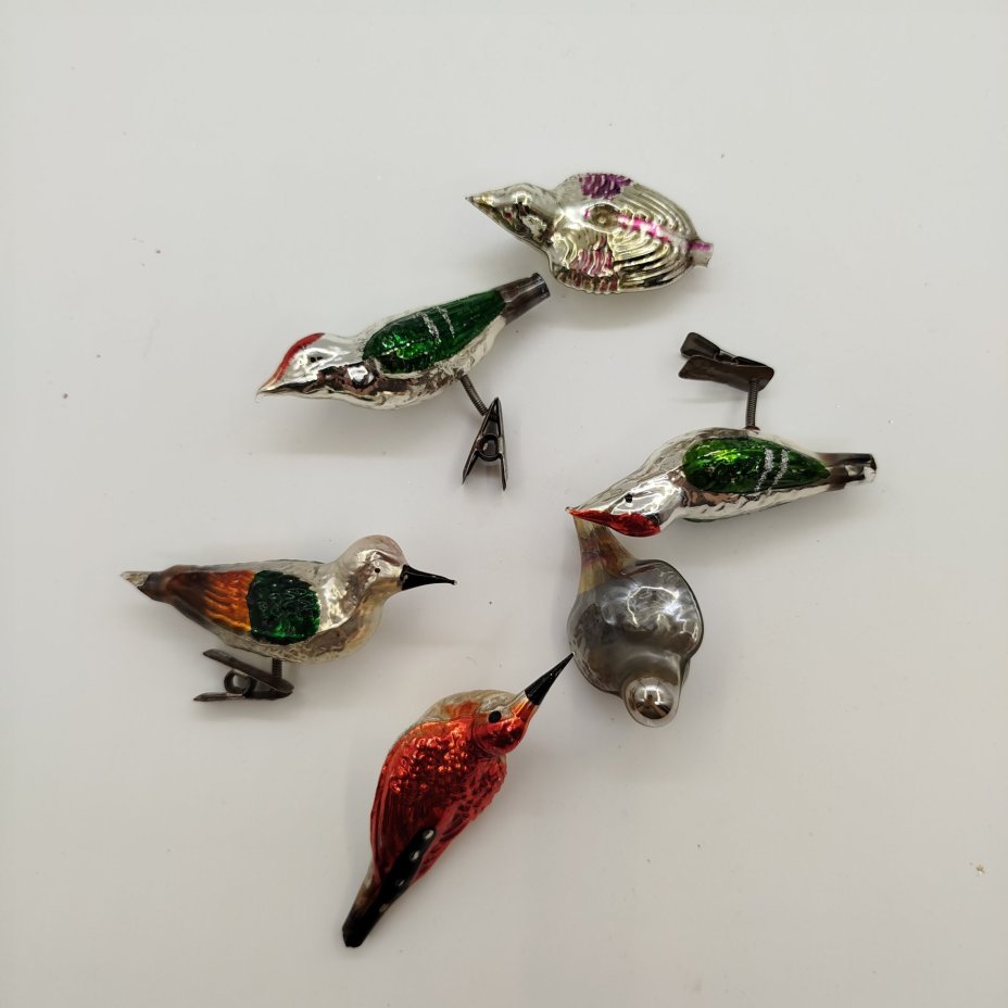 Набор из шести ёлочных игрушек в виде птиц, стекло, металл, ГДР, 1950-1980 гг.