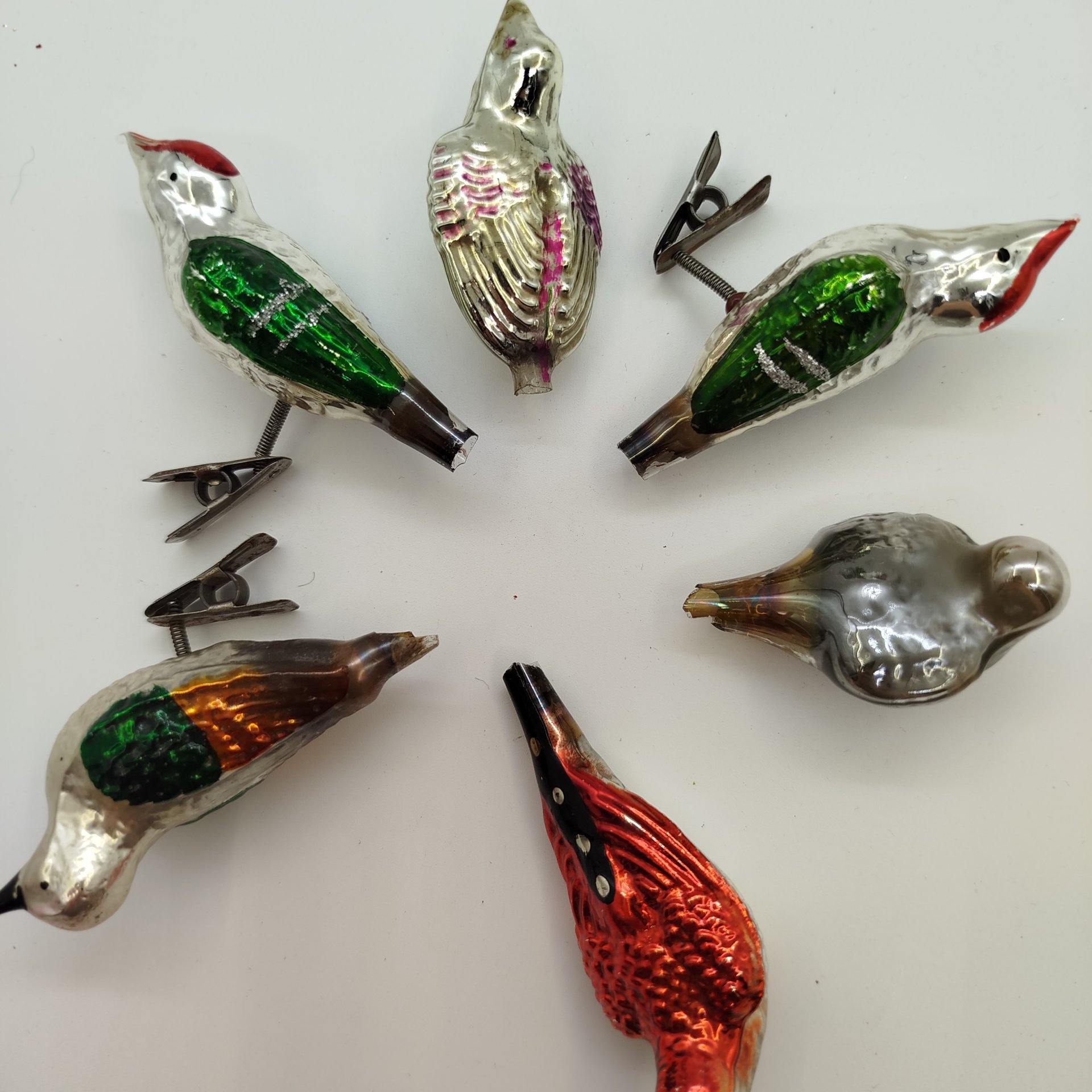 Набор из шести ёлочных игрушек в виде птиц, стекло, металл, ГДР, 1950-1980 гг.