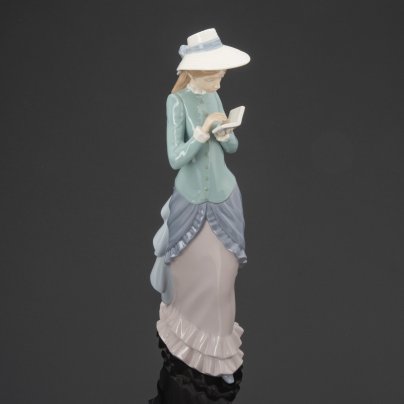 Статуэтка "Девушка с книгой", фарфор, Lladro, Испания, 1974-1977 гг., Lladro