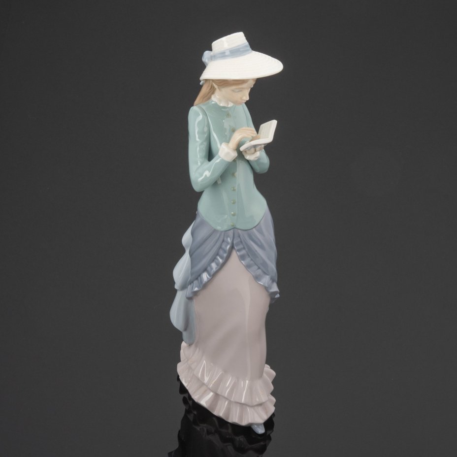 Статуэтка "Девушка с книгой", фарфор, Lladro, Испания, 1974-1977 гг., Lladro