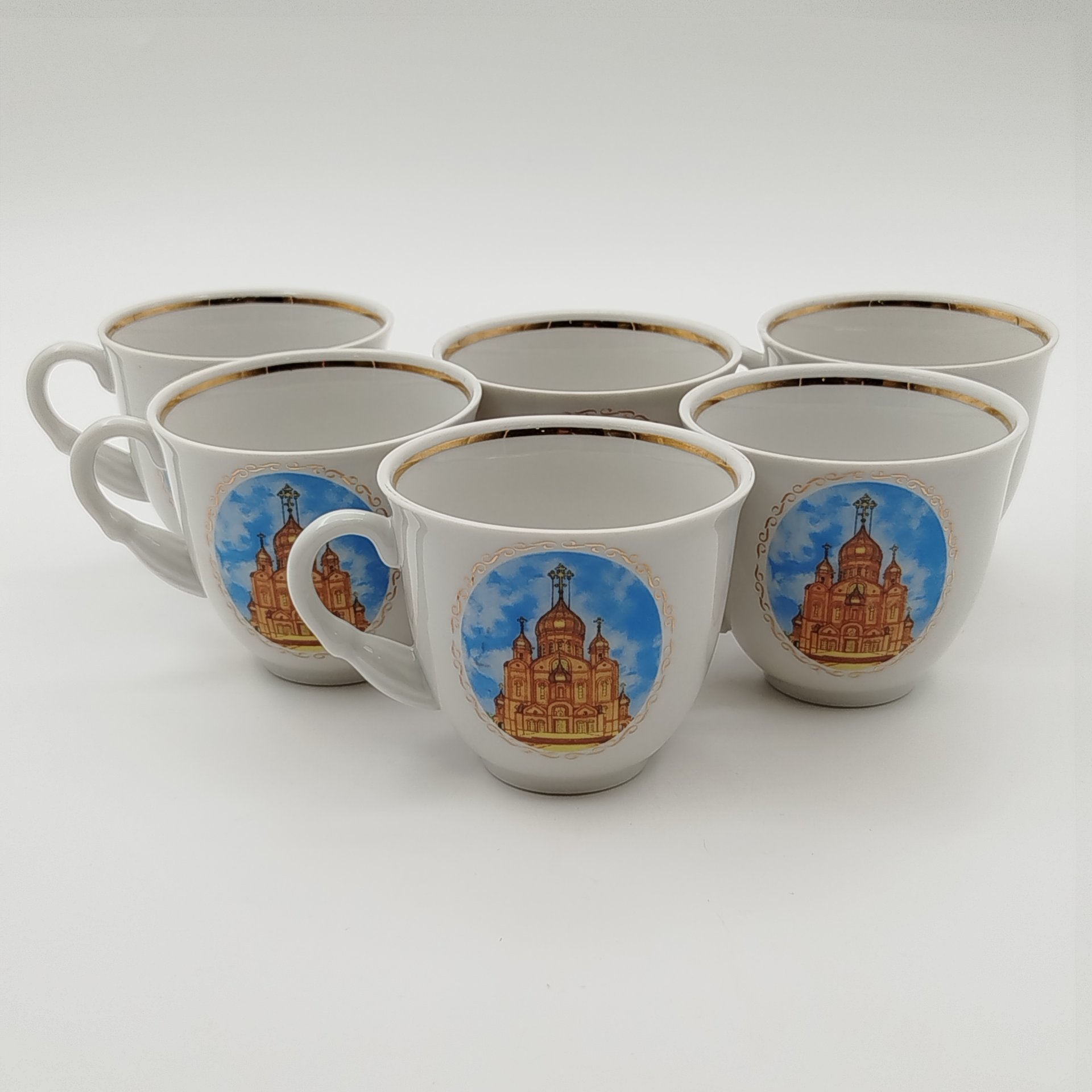 Набор чайный "Знаменский кафедральный собор, г. Кемерово" (поднос, 6 чашек и ваза), фирма "Скудельник", фарфор, печать, золочение, Российская Федерация, 2000-2025 гг.