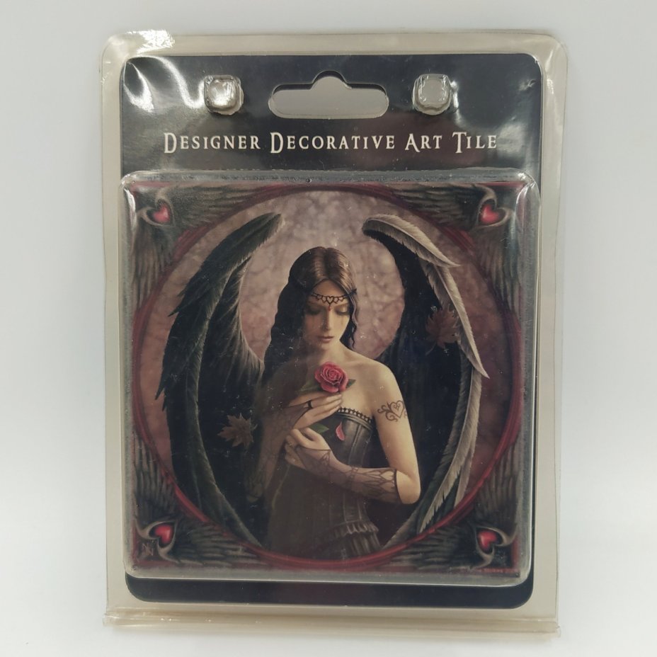 Плакетка декоративная с изображением девушки в готическом стиле, дизайнер Энн Стоукс (Anne Stokes)