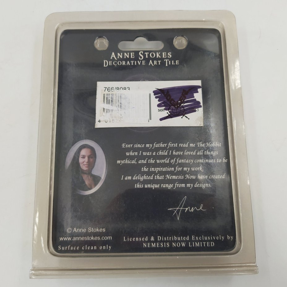 Плакетка декоративная с изображением девушки в готическом стиле, дизайнер Энн Стоукс (Anne Stokes)