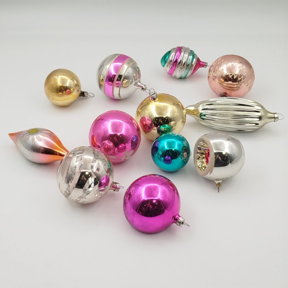 Набор из 12-ти ёлочных игрушек разной формы и размера