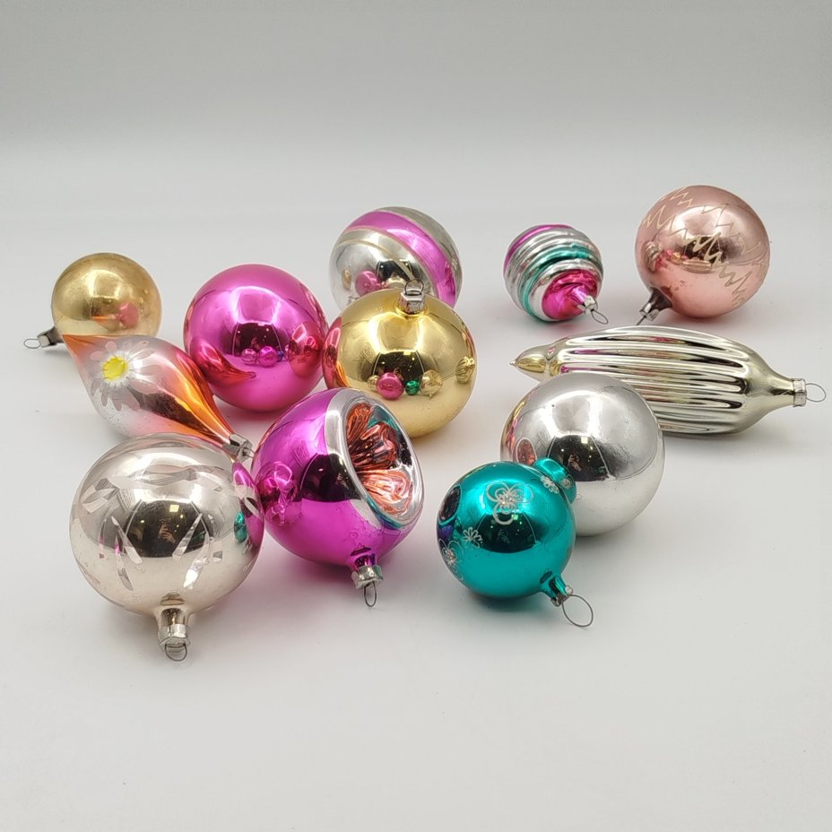 Набор из 12-ти ёлочных игрушек разной формы и размера