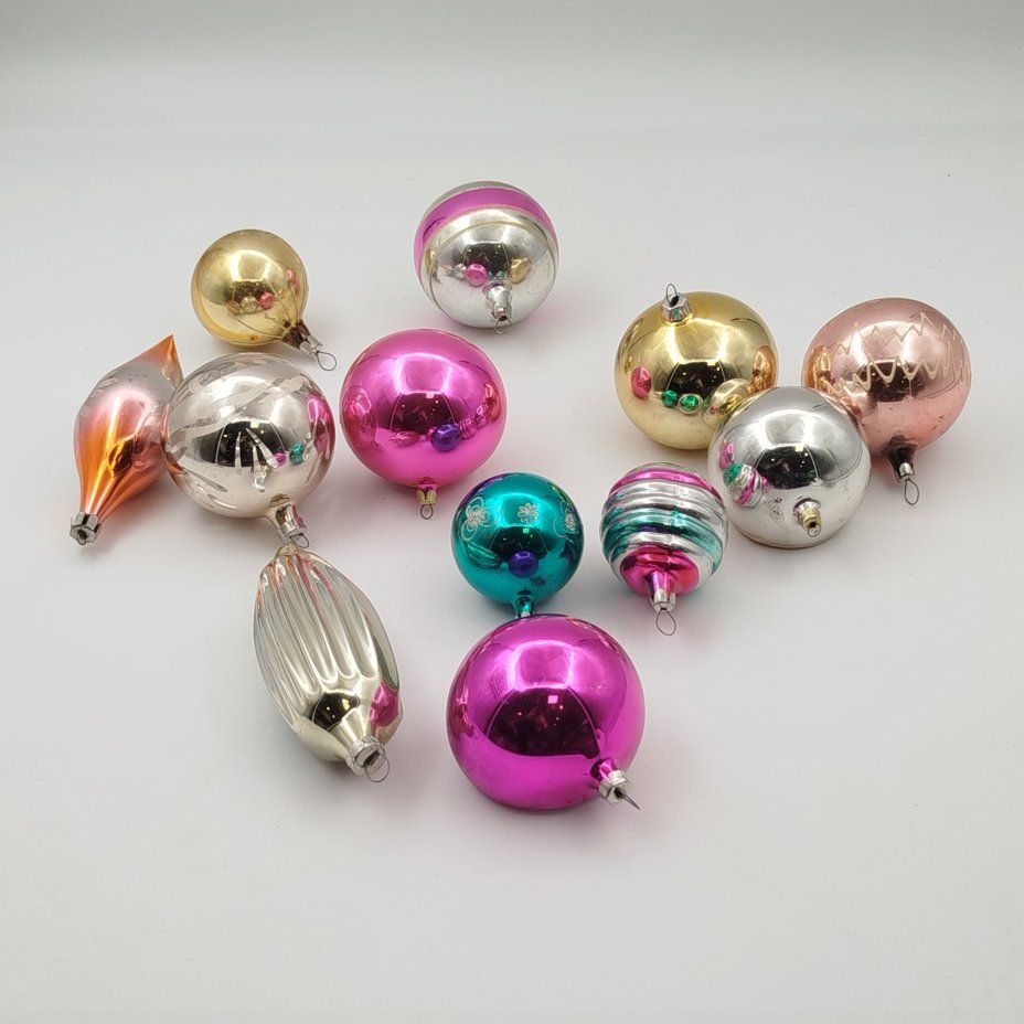 Набор из 12-ти ёлочных игрушек разной формы и размера