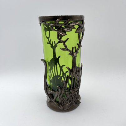 Ваза зеленого оттенка в оплетке с изображением оленя, цветное стекло, металл, пластик, СССР, 1970-1990 гг.