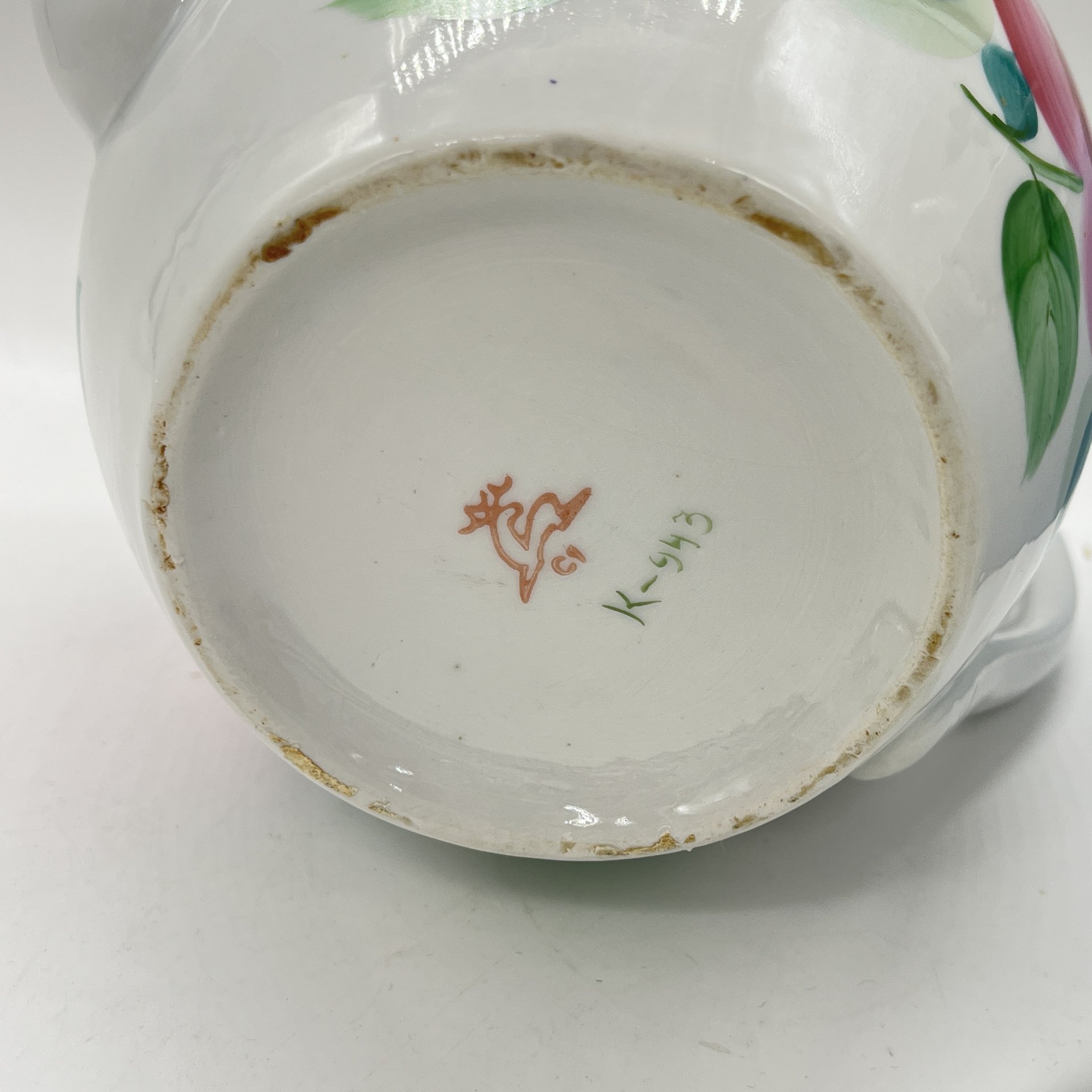 Чайник заварочный с расписным цветочным декором, фарфор, роспись, золочение, Кузяевский фарфоровый завод, СССР, 1963-1991 гг.