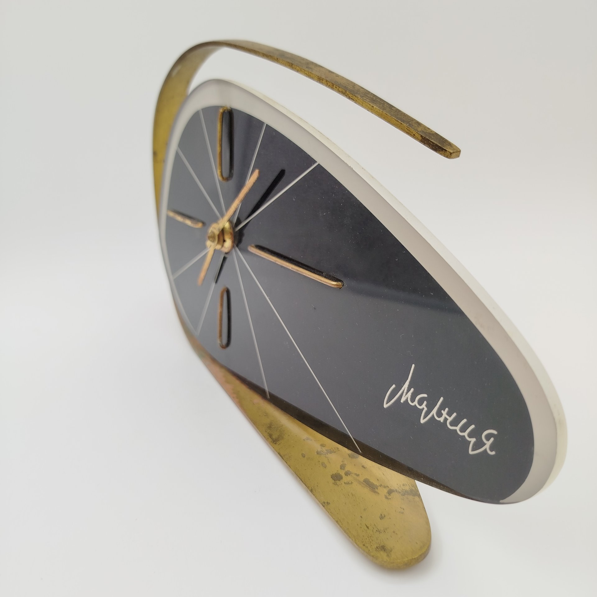 Часы настольные "Спутник", металл, полимерный матерал, Челябинский часовой завод «Молния», СССР, 1960-1980 гг.