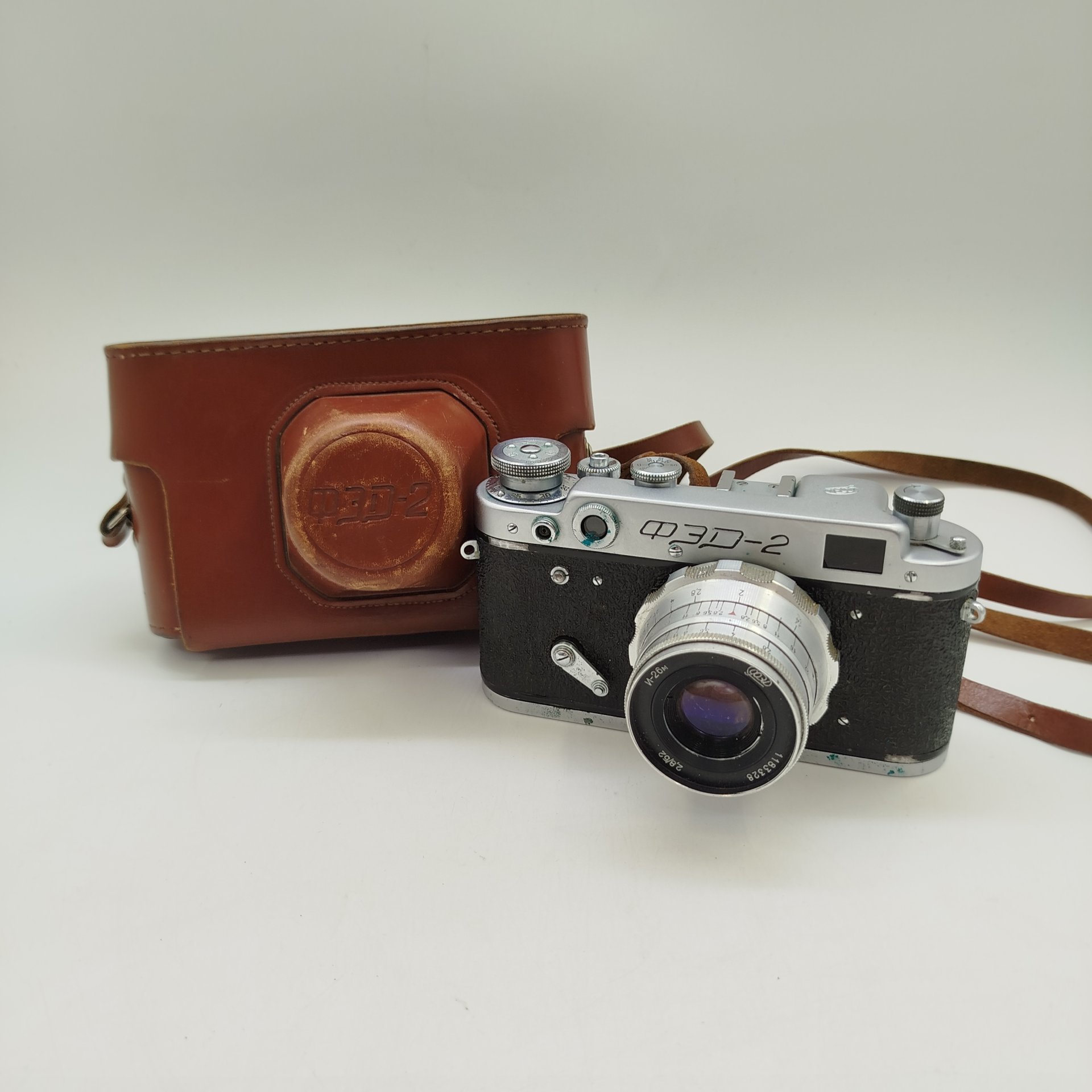Фотоаппарат пленочный "ФЭД-2" с объективом "Индустар-26м" в оригинальном кофре, металл, стекло, кожа, Харьковский машиностроительный завод им. Дзержинского (ФЭД), СССР, 1955-1970 гг.