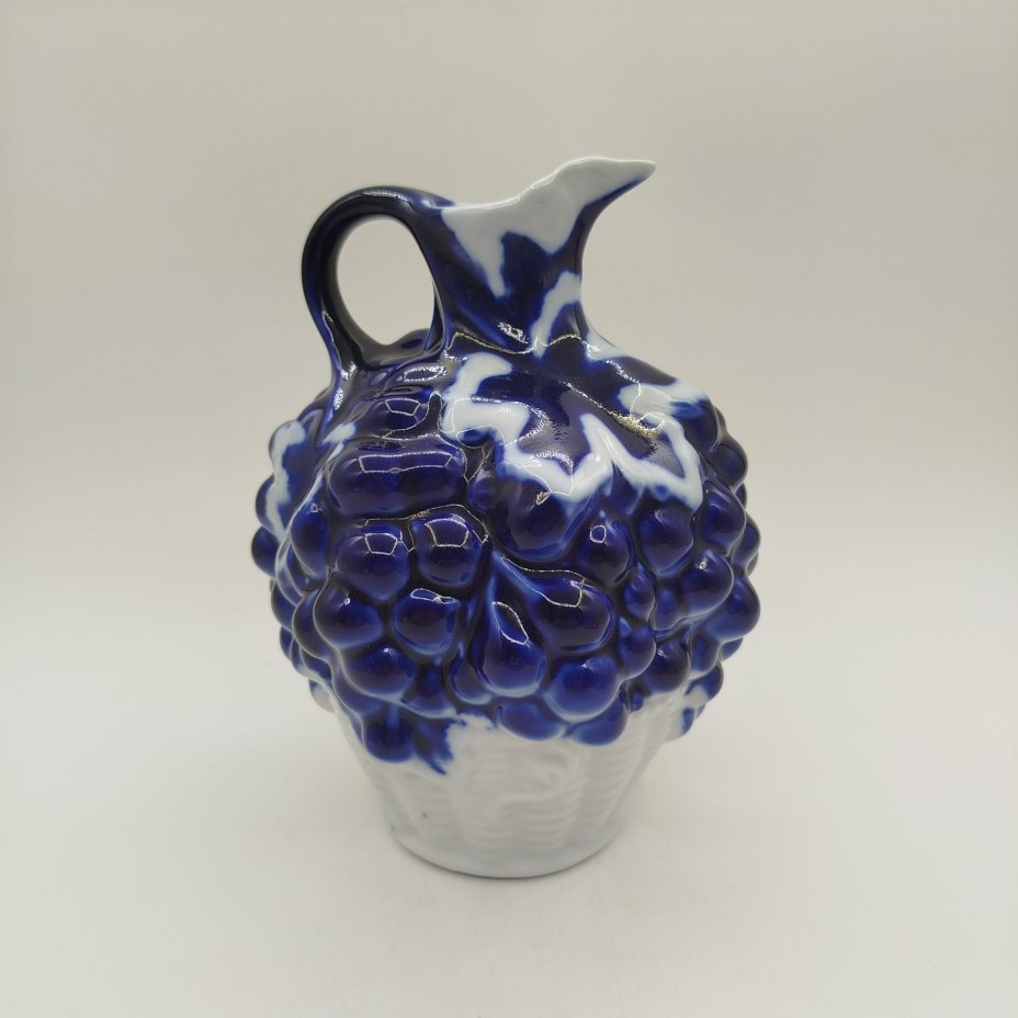 Штоф "Виноград" с фигурным туловом, фарфор, крытье, СССР, 1960-1980 гг.
