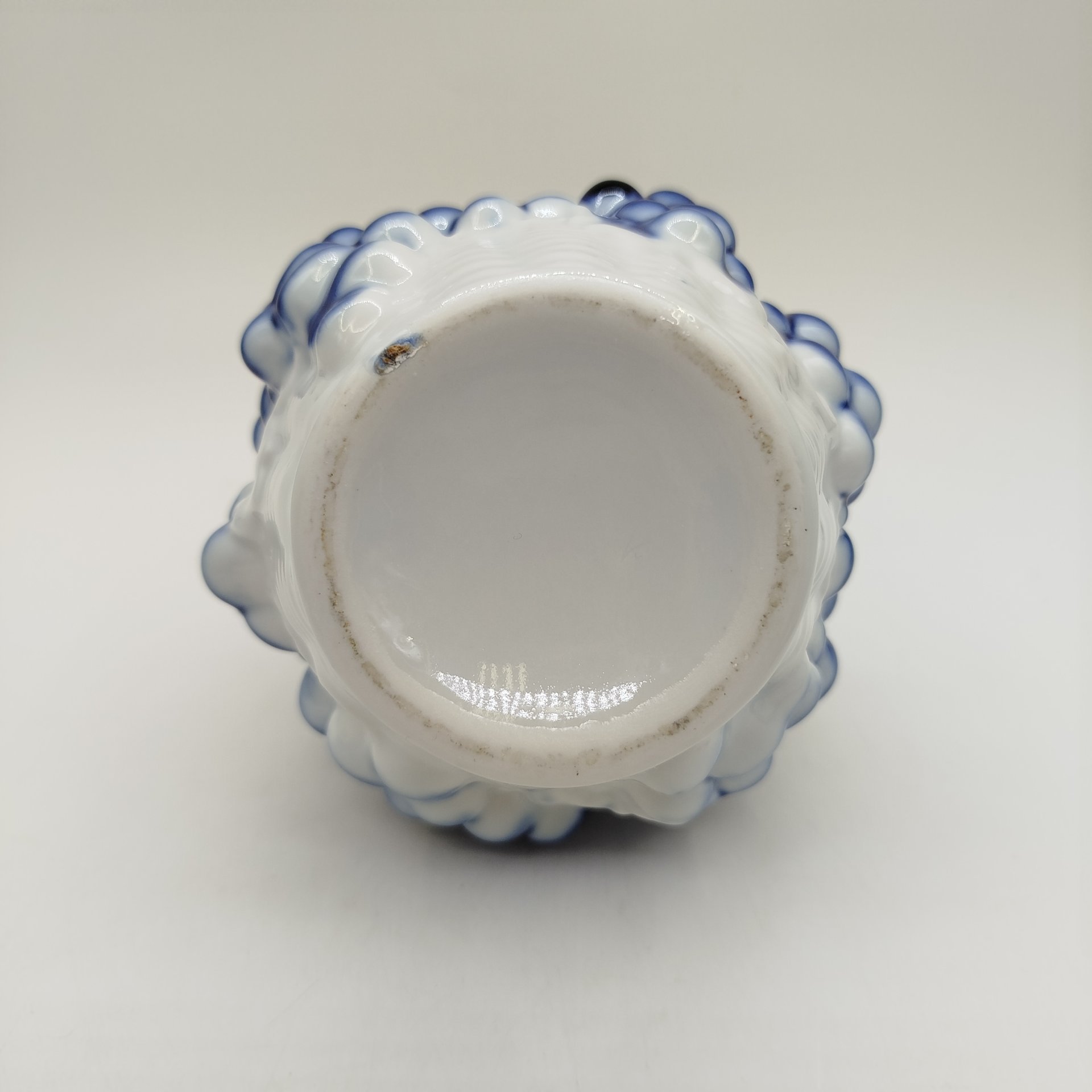 Штоф "Виноград" с фигурным туловом, фарфор, крытье, СССР, 1960-1980 гг.