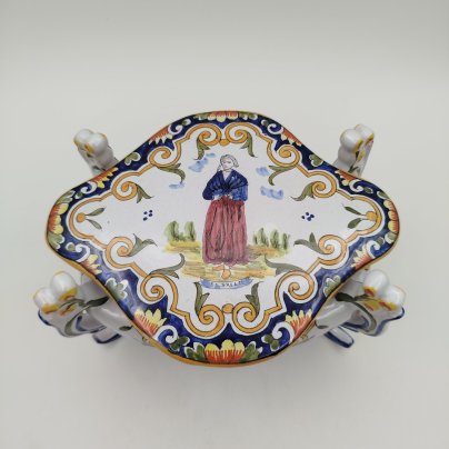 Шкатулка (бонбоньерка) на изящных ножках St.  Briac, фаянс, Франция, 1970-1990 гг.