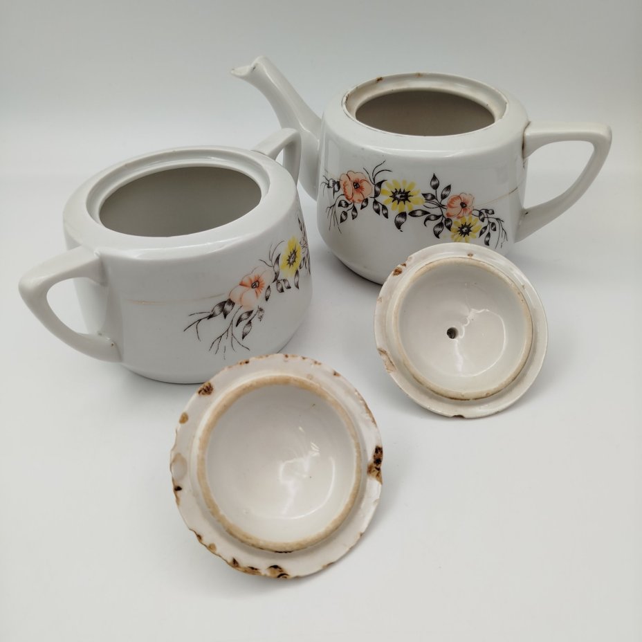 Набор чайный с цветочным декором (чайник, капельник, молочник и сахарница), фарфор, деколь, золочение, Завод «Красный фарфорист» (Чудово, Грузинская фарфорово-фаянсовая фабрика), СССР, 1930-1940 гг.