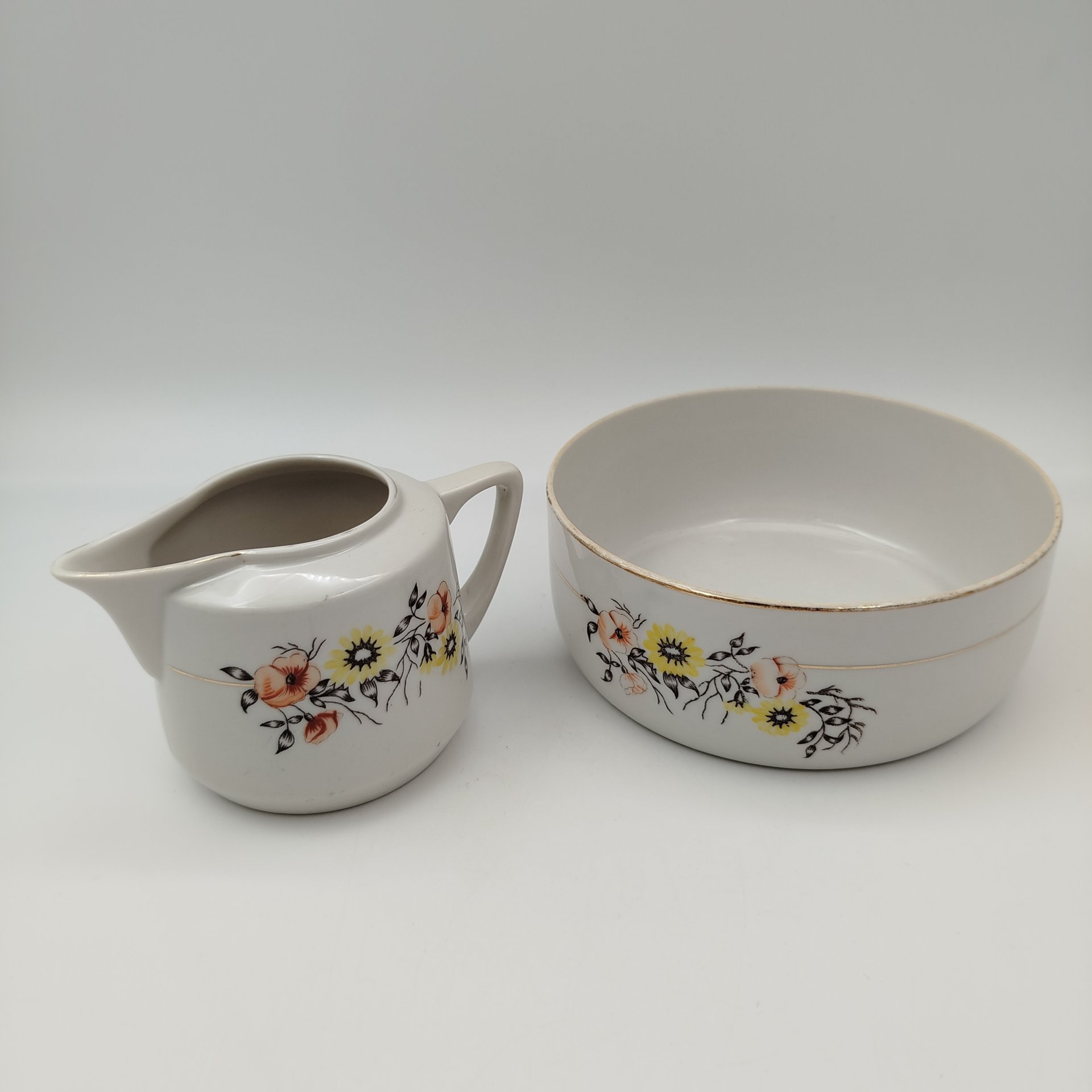 Набор чайный с цветочным декором (чайник, капельник, молочник и сахарница), фарфор, деколь, золочение, Завод «Красный фарфорист» (Чудово, Грузинская фарфорово-фаянсовая фабрика), СССР, 1930-1940 гг.