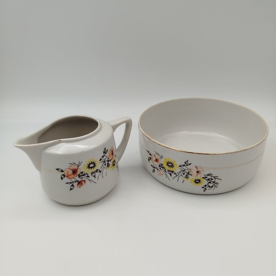 Набор чайный с цветочным декором (чайник, капельник, молочник и сахарница), фарфор, деколь, золочение, Завод «Красный фарфорист» (Чудово, Грузинская фарфорово-фаянсовая фабрика), СССР, 1930-1940 гг.