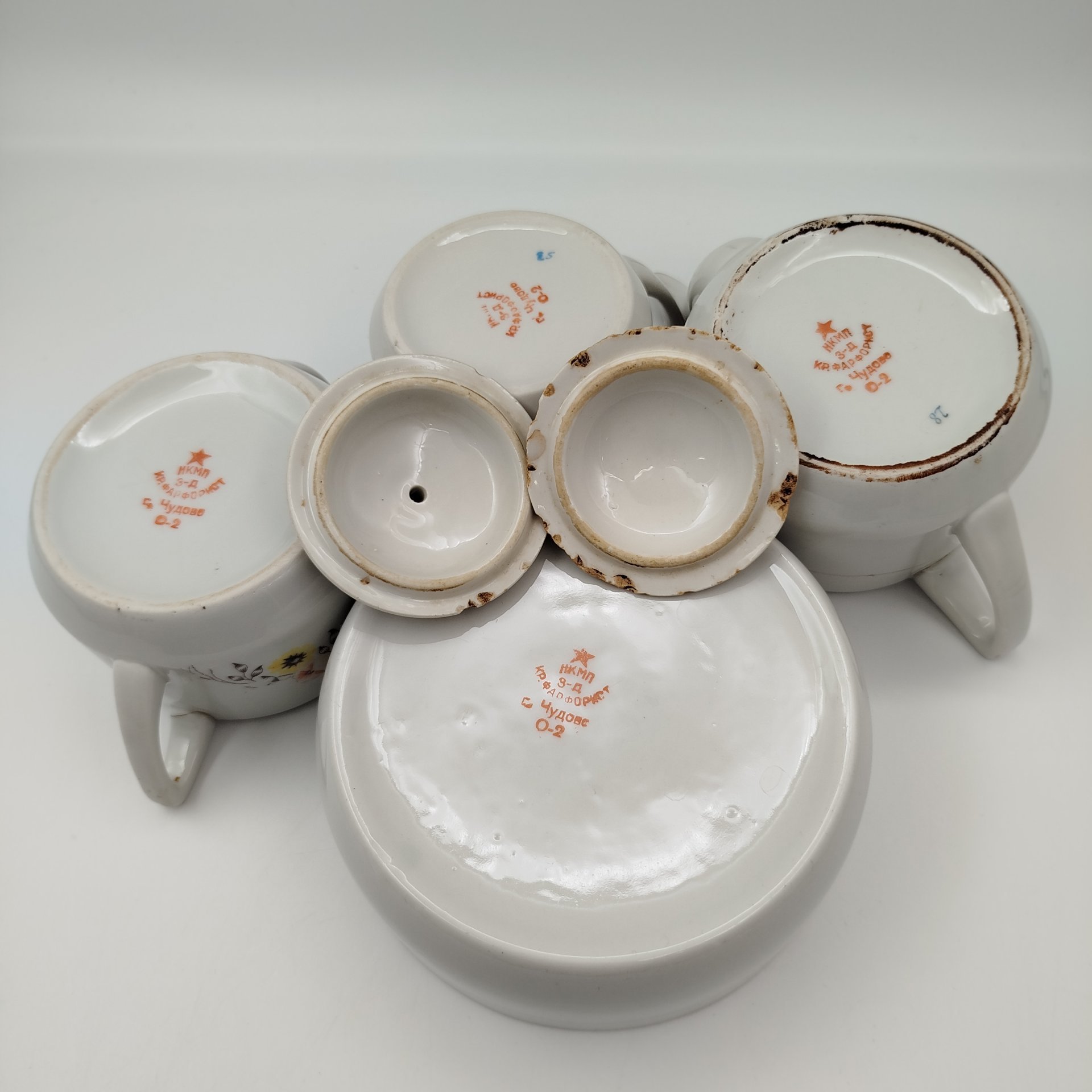 Набор чайный с цветочным декором (чайник, капельник, молочник и сахарница), фарфор, деколь, золочение, Завод «Красный фарфорист» (Чудово, Грузинская фарфорово-фаянсовая фабрика), СССР, 1930-1940 гг.