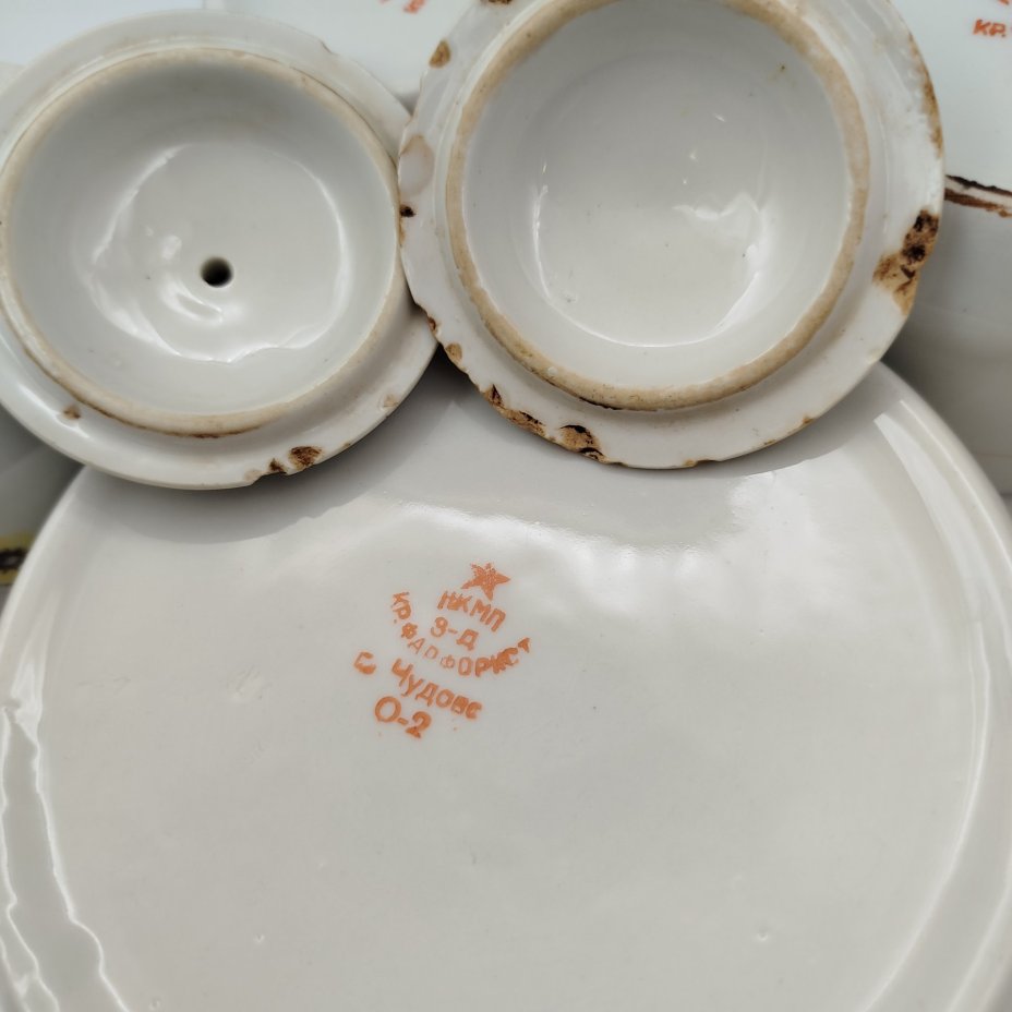 Набор чайный с цветочным декором (чайник, капельник, молочник и сахарница), фарфор, деколь, золочение, Завод «Красный фарфорист» (Чудово, Грузинская фарфорово-фаянсовая фабрика), СССР, 1930-1940 гг.