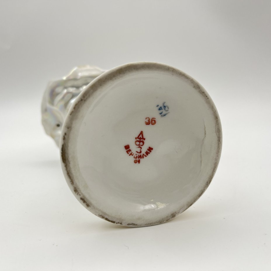 Статуэтка "Балерина с цветком", скульптор О. С. Артамонова, фарфор, роспись, люстр, золочение, Дмитровский фарфоровый завод (ДФЗ Вербилки), СССР, 1954-1965 гг.