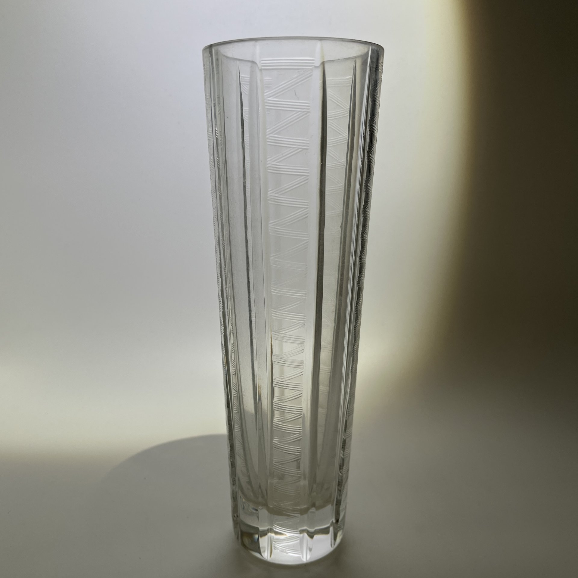 Ваза "Вертикальные полосы", автор Л.О. Юрген, хрусталь, алмазная грань, Ленинградский завод художественного стекла (ЛЗХС), СССР, 1960-1980 гг.